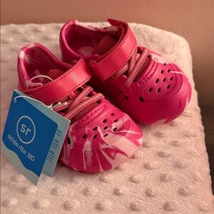NWT Stride Rite Oceano Pink and White Sneaker Sandal Size 5M Toddler